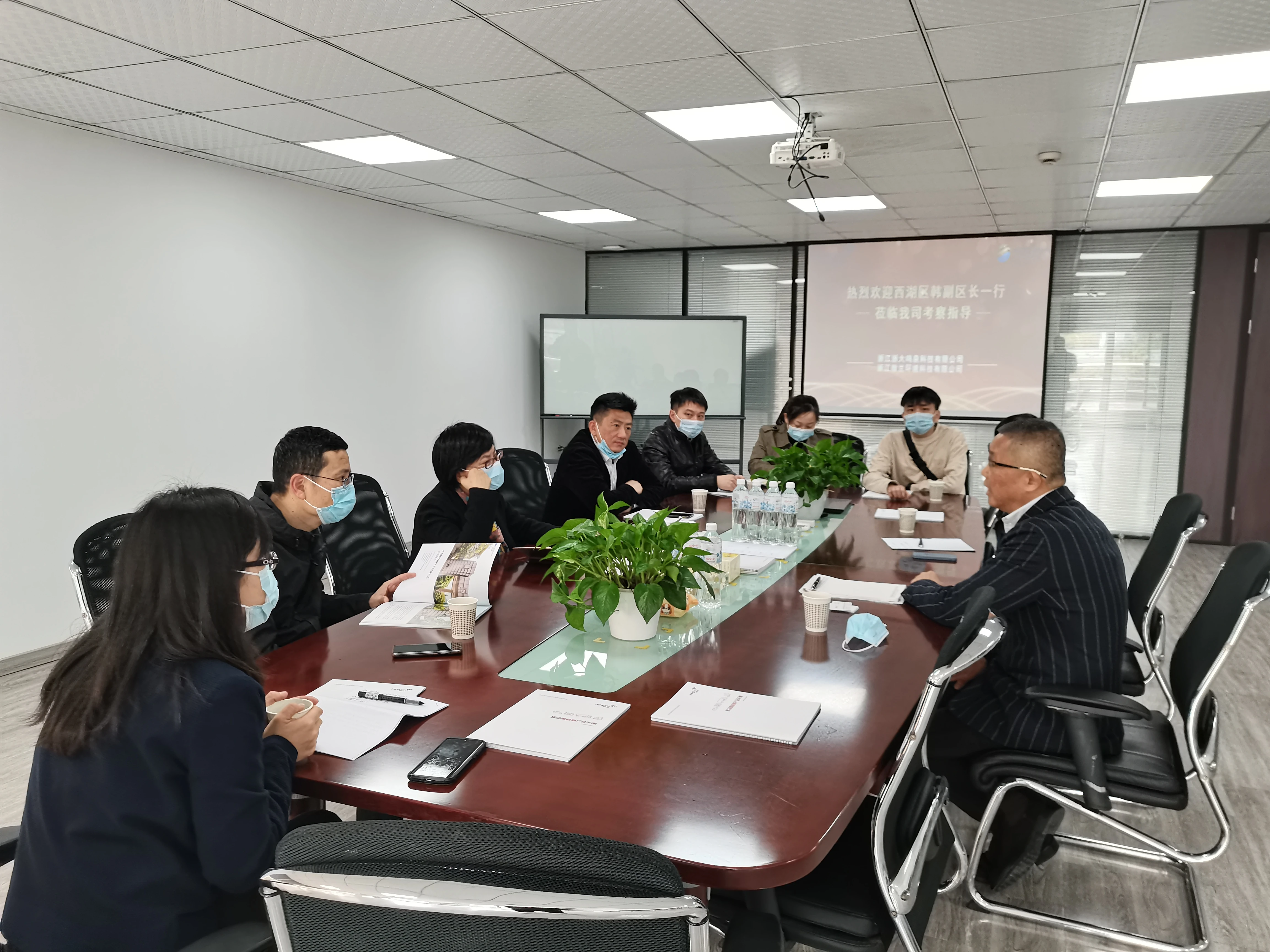 西湖区韩斌副区长一行莅临浙大万象城(中国)考察指导工作